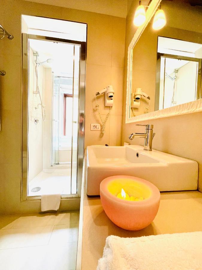 Town House Spagna- Luxury Rooms With Jacuzzi Bath Roma Ngoại thất bức ảnh