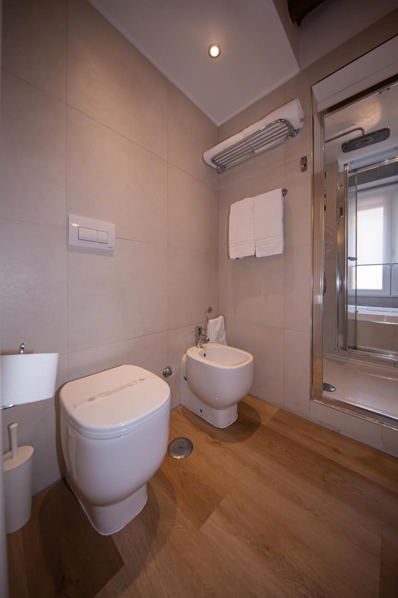 Town House Spagna- Luxury Rooms With Jacuzzi Bath Roma Ngoại thất bức ảnh