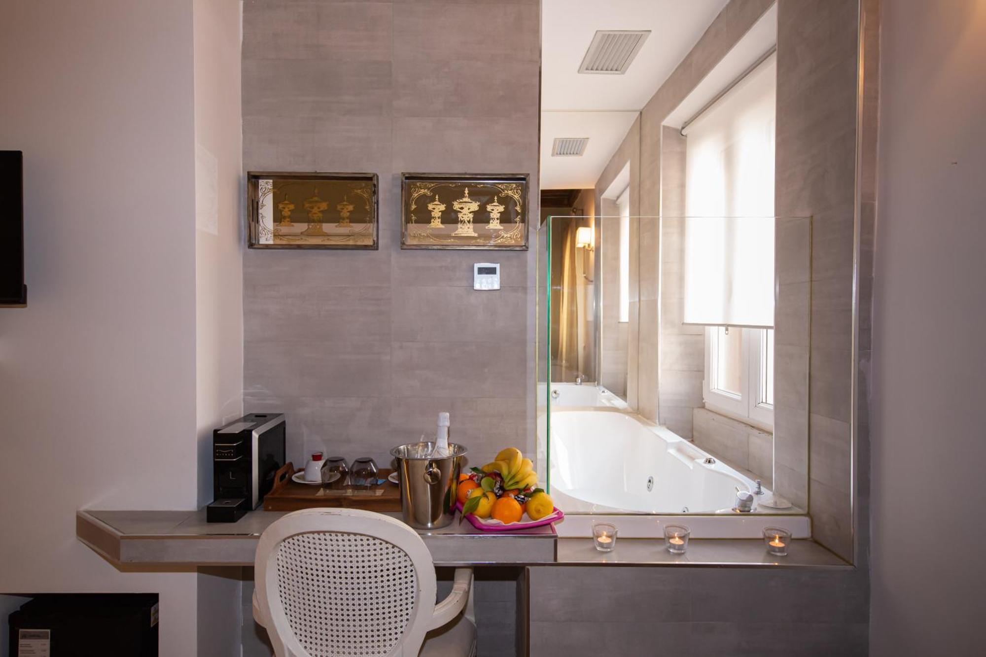 Town House Spagna- Luxury Rooms With Jacuzzi Bath Roma Ngoại thất bức ảnh