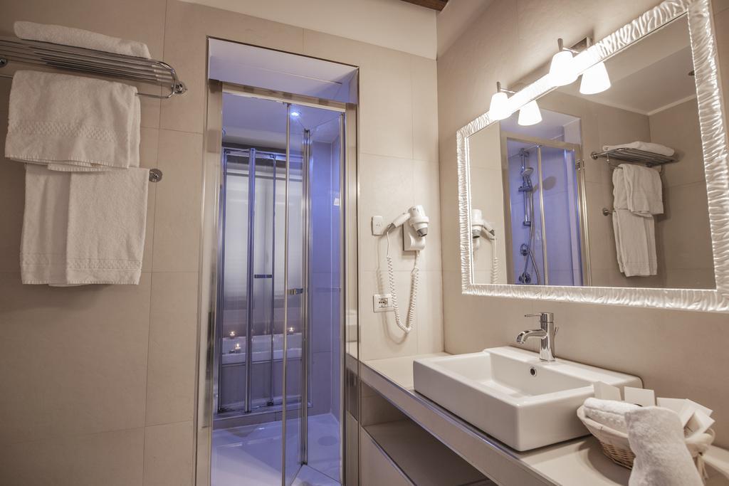 Town House Spagna- Luxury Rooms With Jacuzzi Bath Roma Ngoại thất bức ảnh