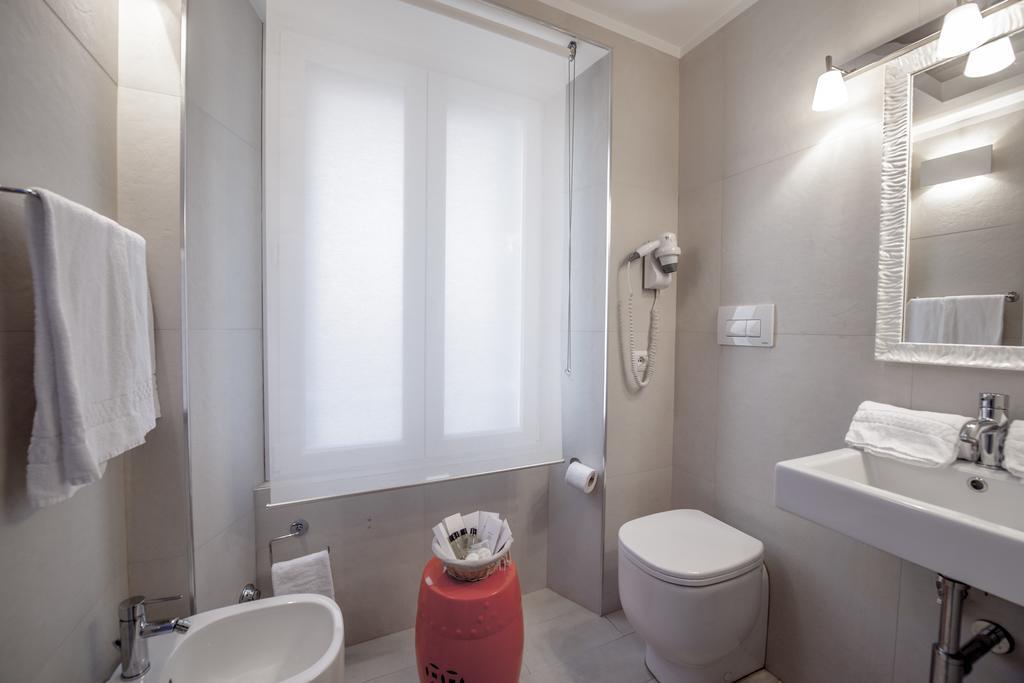 Town House Spagna- Luxury Rooms With Jacuzzi Bath Roma Ngoại thất bức ảnh